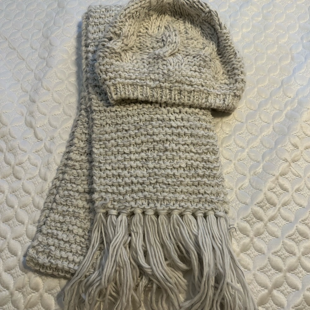 Aeropostale knit scarf with hat